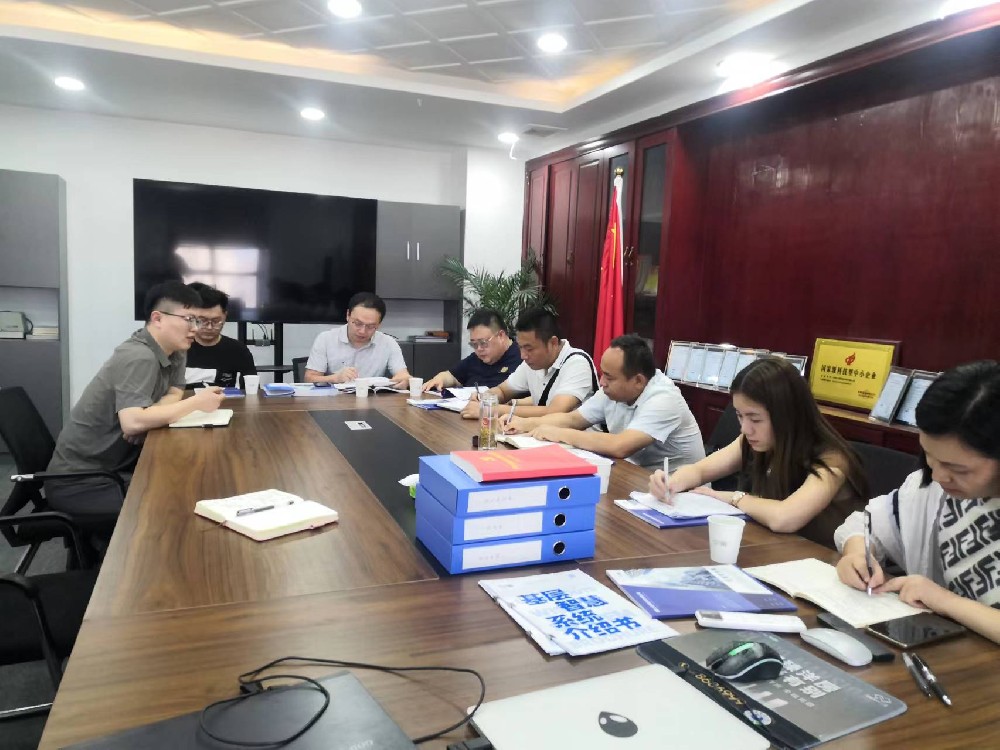 阜陽市委網信辦副主任時春柳一行蒞臨阜陽土著網絡科技有限公司調研指導