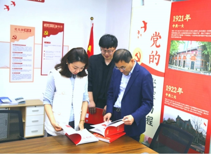市委網信辦一行走訪阜陽市軟件產業園到土著科技參觀調研